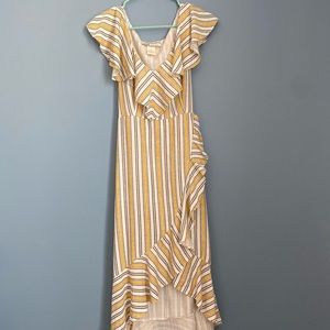 Yellow stripped maxi dress! Super stretchy & cute
